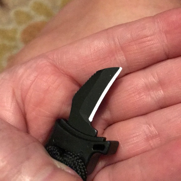 Paracord Survival Bracelet - Picture 7 of 7